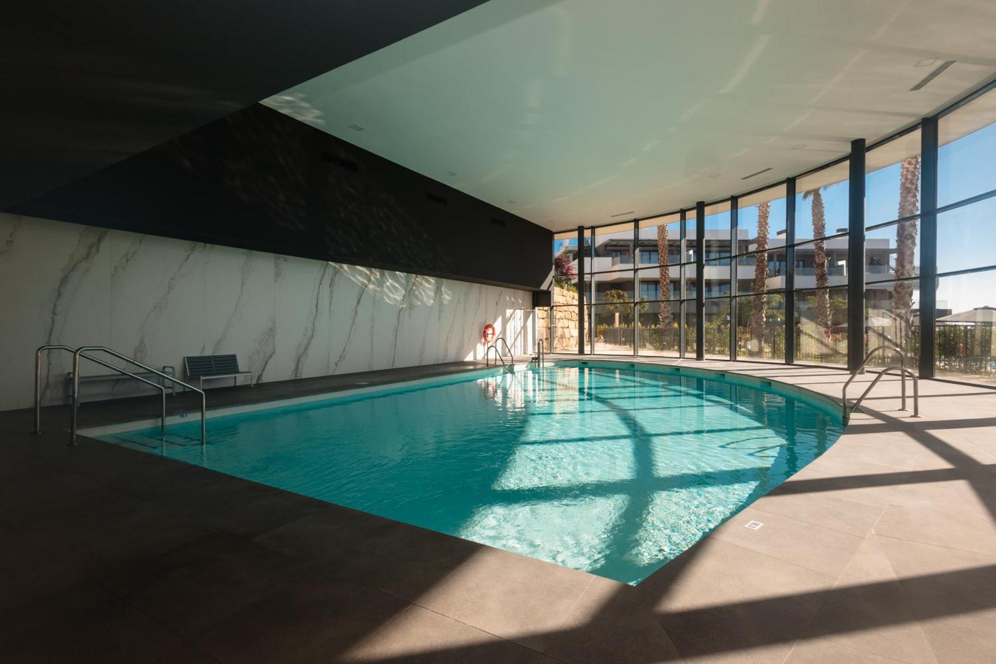 Luxurious 2 Bedroom Apartment Close To The Beach In Estepona Eksteriør bilde