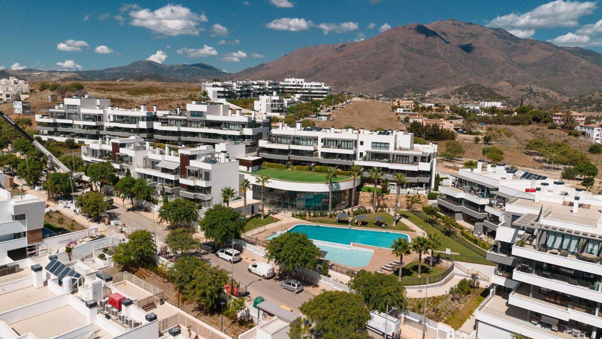Luxurious 2 Bedroom Apartment Close To The Beach In Estepona Eksteriør bilde