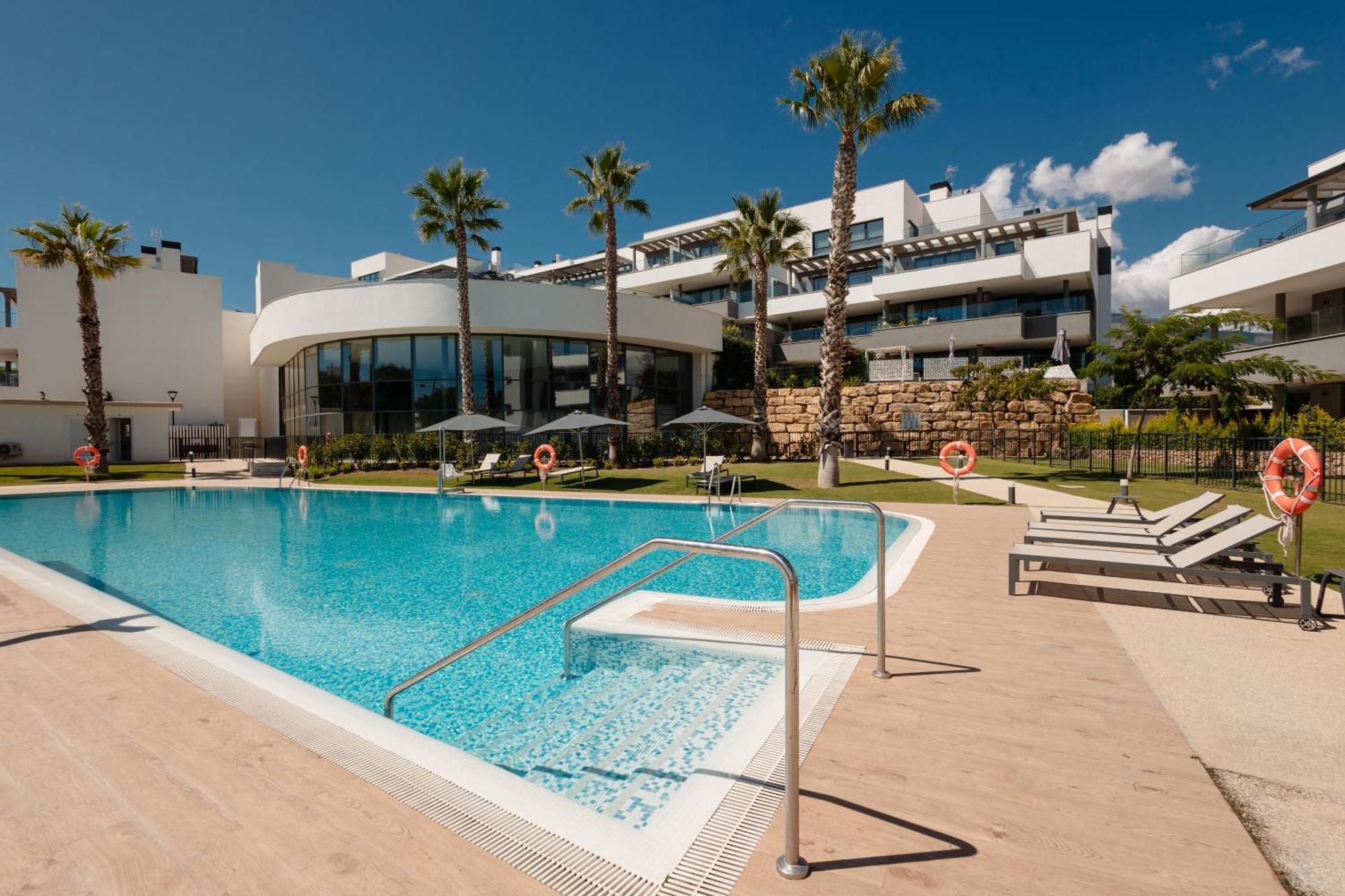 Luxurious 2 Bedroom Apartment Close To The Beach In Estepona Eksteriør bilde