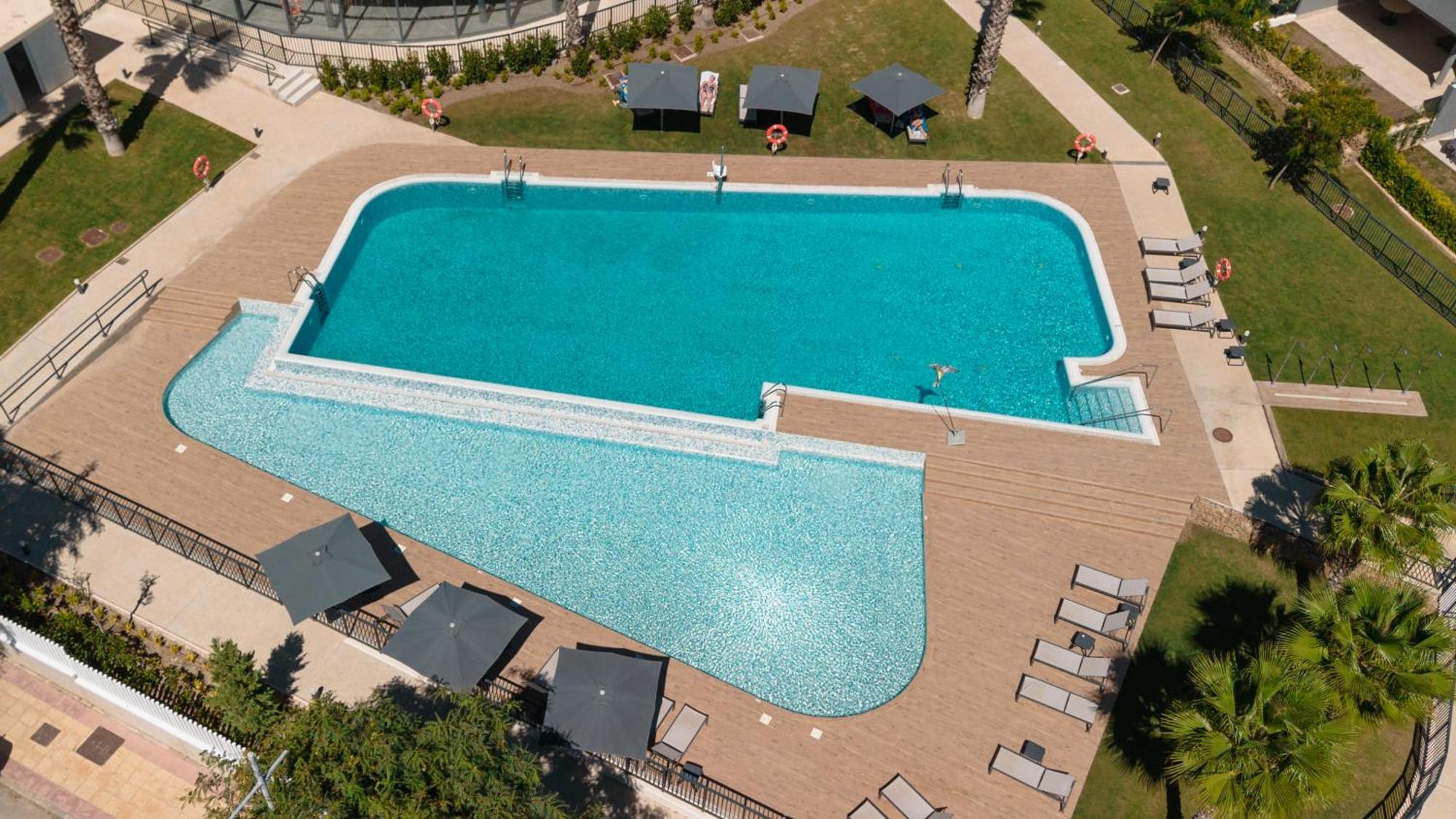 Luxurious 2 Bedroom Apartment Close To The Beach In Estepona Eksteriør bilde