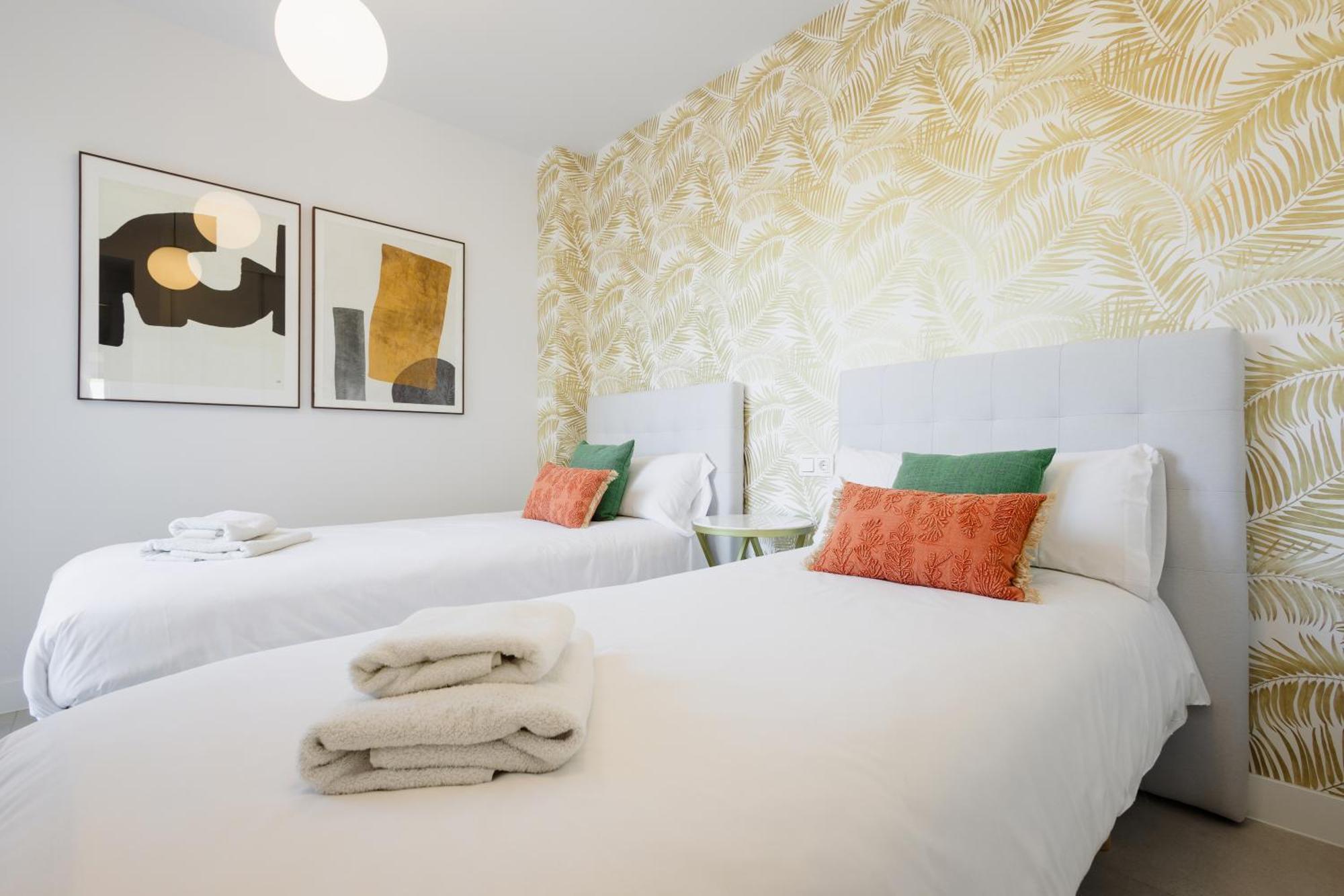 Luxurious 2 Bedroom Apartment Close To The Beach In Estepona Eksteriør bilde