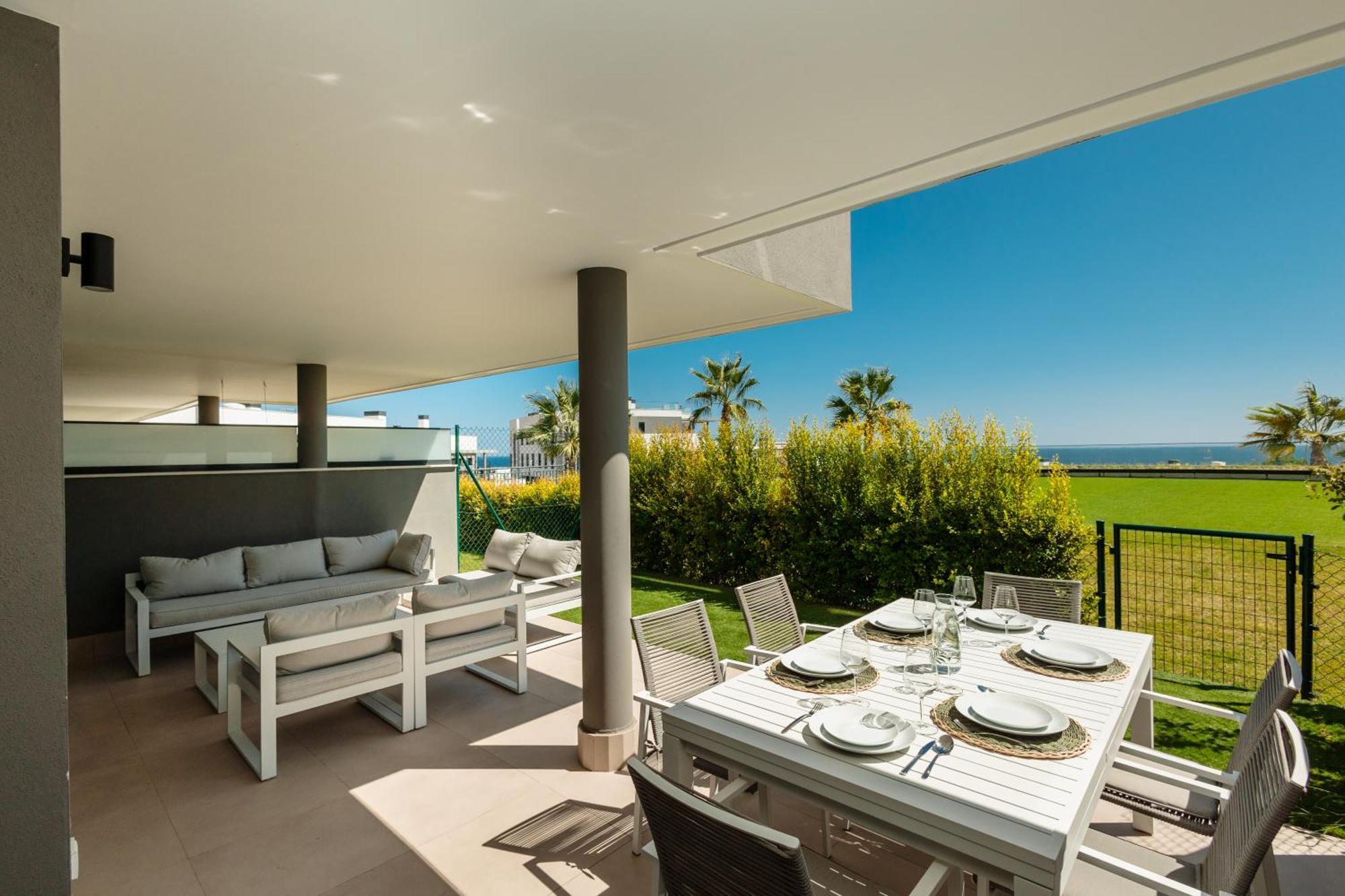 Luxurious 2 Bedroom Apartment Close To The Beach In Estepona Eksteriør bilde