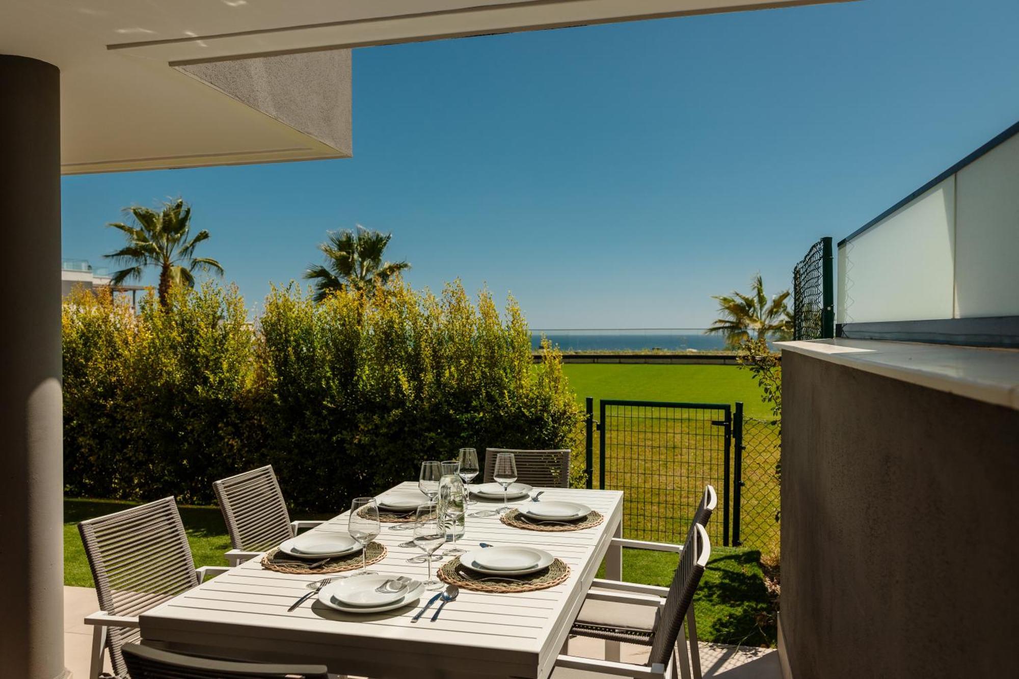 Luxurious 2 Bedroom Apartment Close To The Beach In Estepona Eksteriør bilde