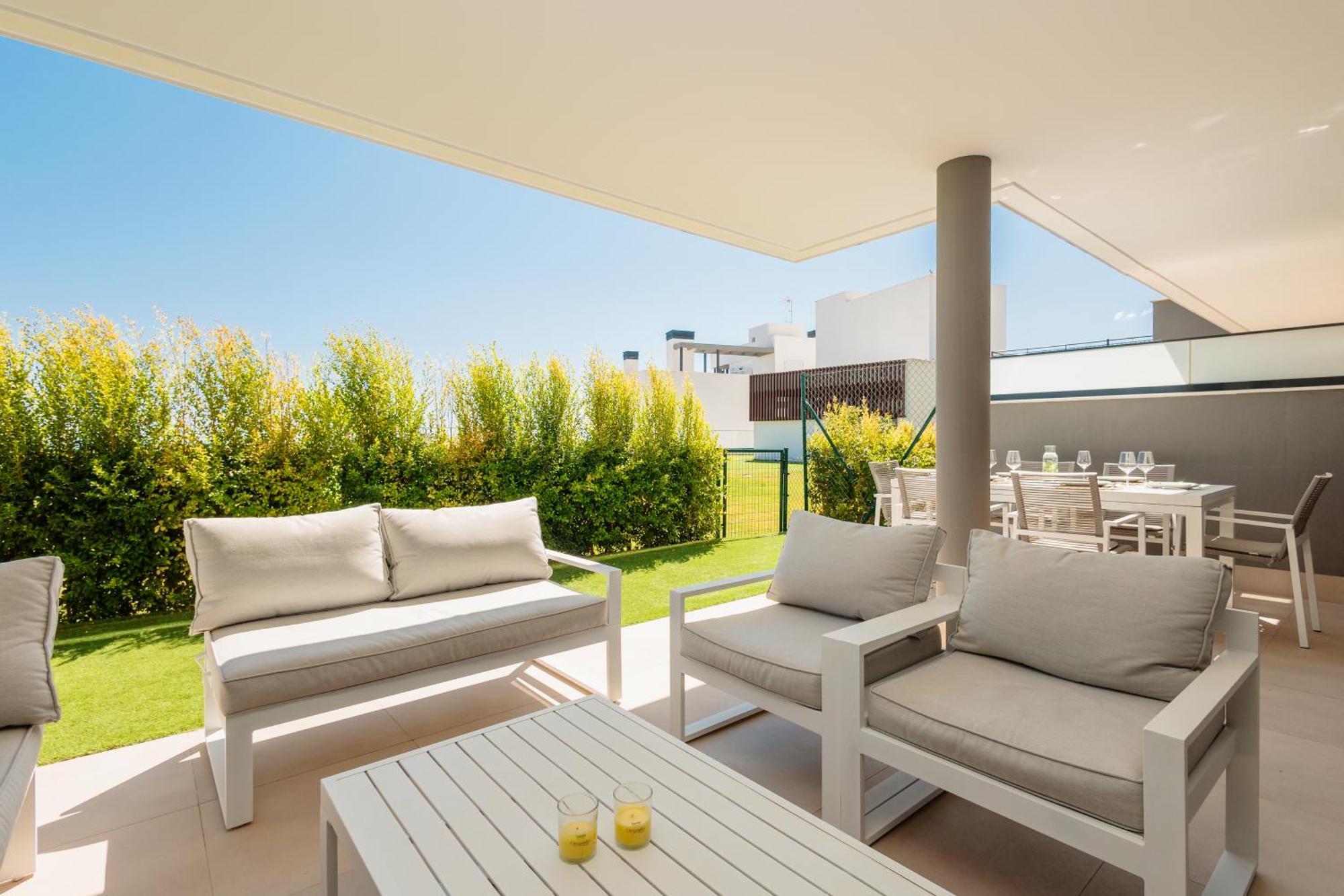 Luxurious 2 Bedroom Apartment Close To The Beach In Estepona Eksteriør bilde