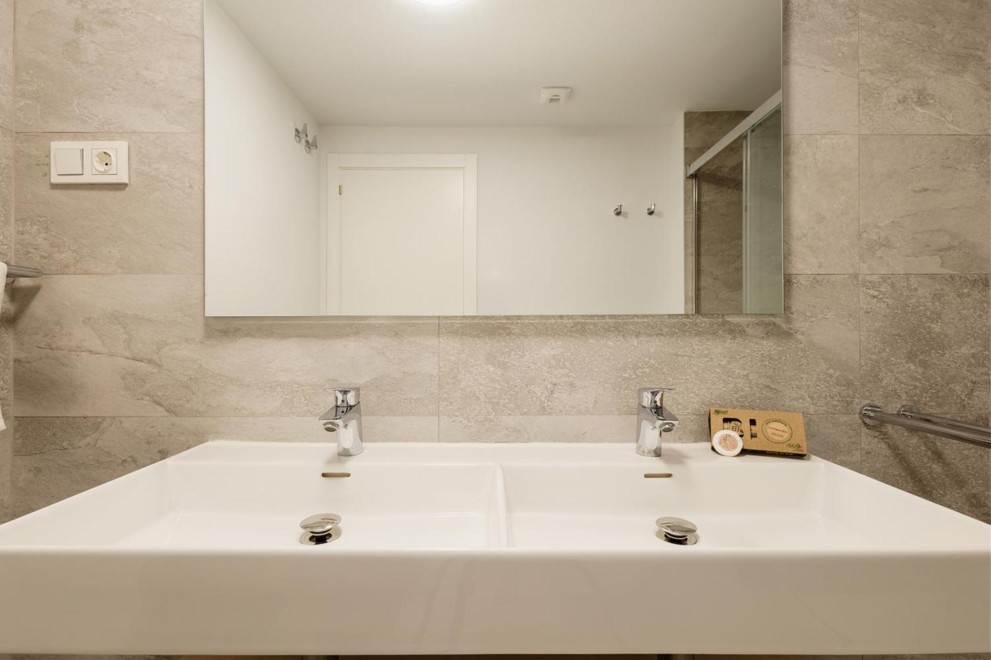 Luxurious 2 Bedroom Apartment Close To The Beach In Estepona Eksteriør bilde
